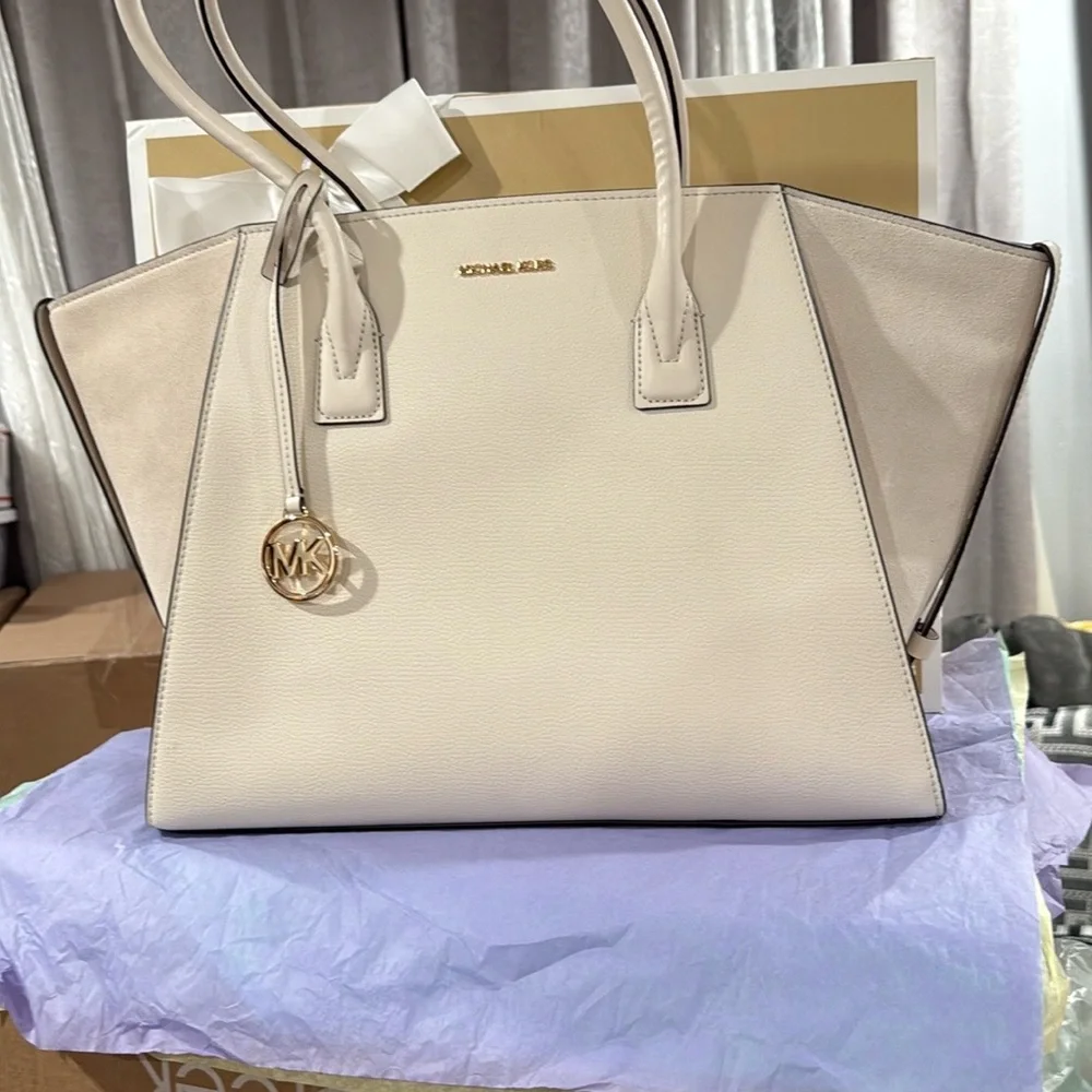 Michael Kors Cream Large Tote Bag - Picture 7 of 8